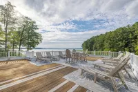 The Oasis at Lake Gaston - Heated Pool, Hot Tub, Pontoon Boat Rental Included! - Wifi