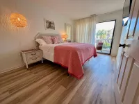 Remodeled 3 Bdrm 3 Bath, Ocean Views, only steps to the Beach - Gym