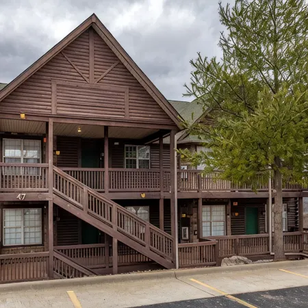 Family Favorite! Walk-in- Lakeview-Condo-Sleeps 9-Pools-Near Sdc