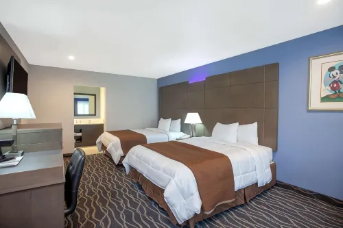 Travelodge Inn & Suites by Wyndham Anaheim on Disneyland Dr - 2-Star