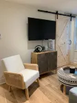Downtown Mystic - Newly Renovated Apartment - 3-Star