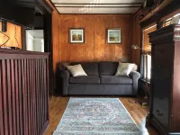Historic-Esque House Modernized - บังกะโล