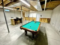 俄亥俄州洛根霍金丘陵核心地帶度假屋，檯球桌、特大床、火坑 - 精品