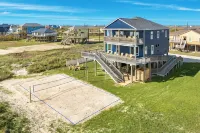 6-bedroom house on fabulous Surfside Beach with private volleyball court - 4-Star