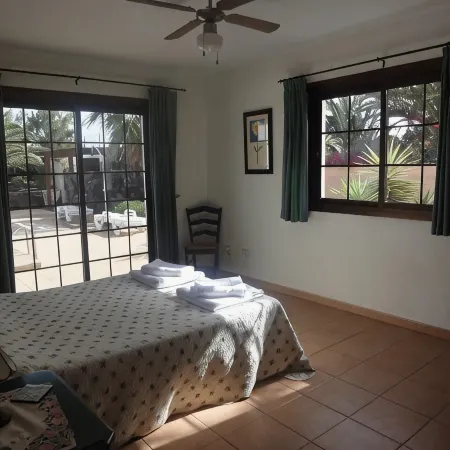 Luxury Secluded Villa - Large heated pool Aircon in main bedroom - fibre wifi