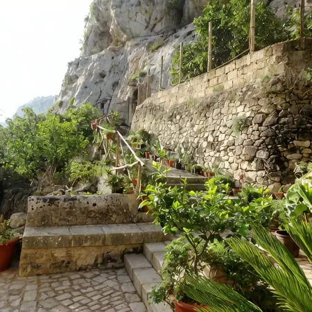 Rooftop house in the center, 2/4 guests, free illimited WIFI, free parking