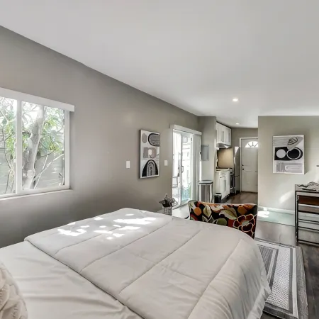 Cozy West oakland cottage with Air Conditioning