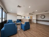 Days Inn by Wyndham Lake Point - 2-Star