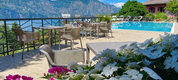 Casa di Alessia THE new vacation apartment with dream view over Malcesine incl. pool Ξενοδοχεία στην πόλη Malcesine