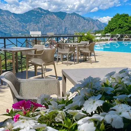 Casa di Alessia THE new vacation apartment with dream view over Malcesine incl. pool