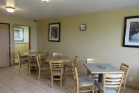 Western Inn & Suite Grinnell IA - 주차장