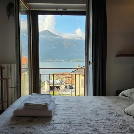 Beautiful apartment on Lake Como with private garden and lake view