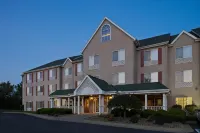 Country Inn & Suites by Radisson, Clinton, IA - موقف سيارات