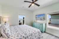 167 Seven Palms,  Set Sail Waterfront House: Pool, Hot Tub & Fishing! - 3-Star