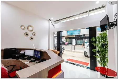 RedDoorz Plus @ Centrium Katamso Medan Отели рядом с достопримечательностью «Maimoon Palace»