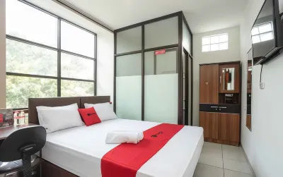 RedDoorz Near Eka Hospital BSD City