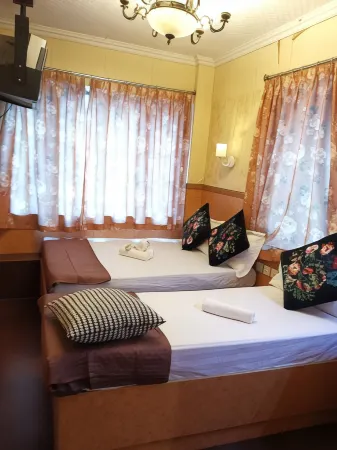 Pay-Less Guest House A2