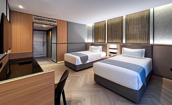 8. Hotel Ro..