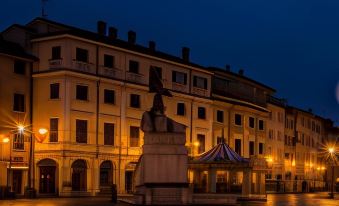 Sarzana's Rooms