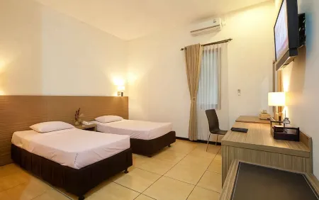 Pondok Jatim Park Hotel & Cafe Отели в г. Бату