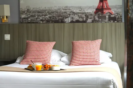 Avia Hôtel Saphir Montparnasse Отели рядом с достопримечательностью «Эйфелева башня»