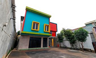 RedDoorz Plus Near Halim Perdanakusuma 2