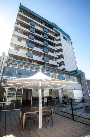 Ridge Apartment Hotel Отели рядом с достопримечательностью «The Old Windmill»