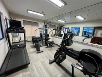 Quality Inn & Suites Near University - Phòng tập thể hình