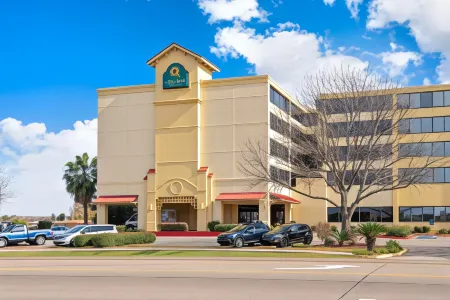 La Quinta Inn & Suites by Wyndham New Orleans Airport