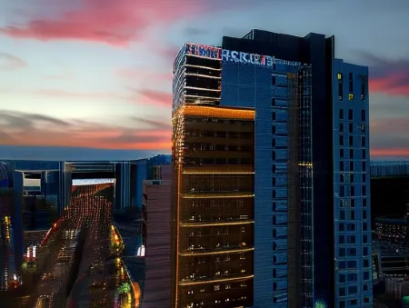 Layers The Luxurious Hotel Отели рядом с достопримечательностью «Museum of musical Instruments of the World»