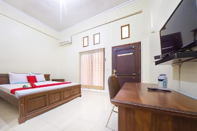 RedDoorz Near Nusa Cendana University Hotels in Kupang