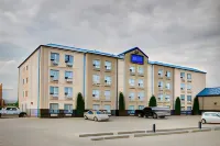 薩斯喀徹溫堡湖景套房飯店 - 停車場