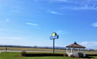 Days Inn by Wyndham Windsor Locks / Bradley Intl Airport