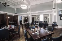 The Continental Hotel Hotel di Centerville