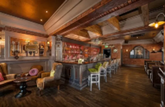 皇后夜總會酒店 恩尼斯酒店