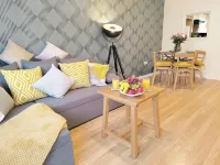 2 Single Beds, 1 BR Apartment Hotels in Moulton