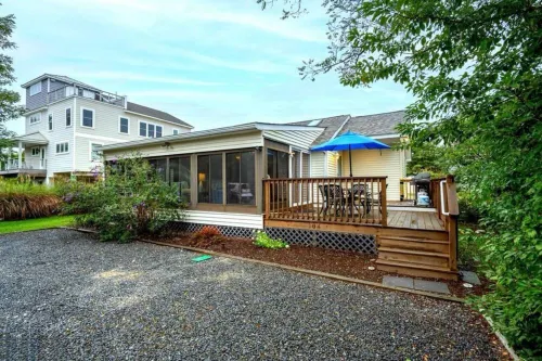 Serene beach cottage a short walk from beautiful Broadkill Beach. Pet friendly!