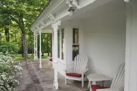 Huge Farmhouse in the heart of Southern Maine - Close to Mountains and lakes!