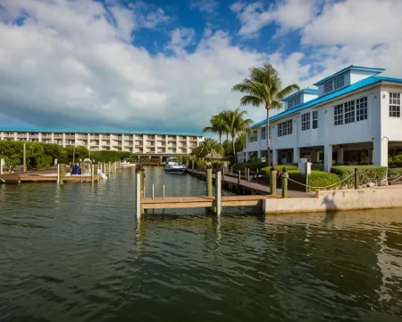 โอเชียน พอยท์ สวีทส์ แอท คีย์ลาร์โก โรงแรมในTavernier