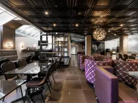 Empire Suites Hotels near Quebecor