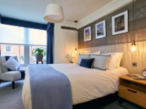 ดิเรดไลออน โรงแรมในHook