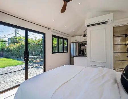 Historic Phoenix's Midtown Carriage House, Downtown {Free Parking}