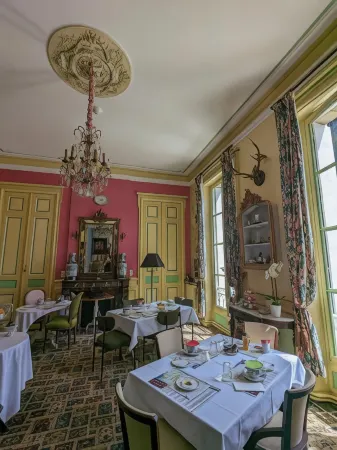 Hôtel Château des Jacobins Отели в г. Мадайан