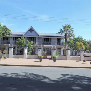 Oakwood Lodge Hotels near SA Armour museum