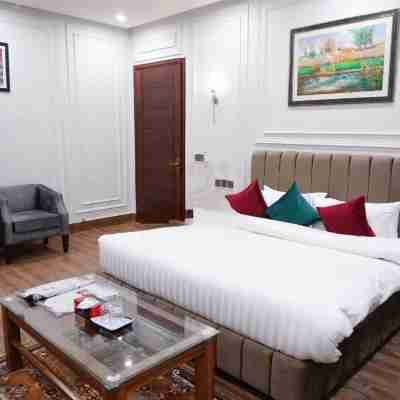 Elegant Suites Hotel Rooms