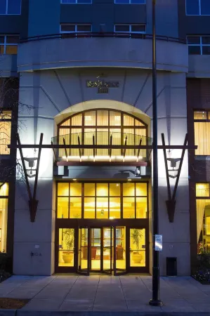 Residence Inn Portland Downtown/RiverPlace Отели рядом с достопримечательностью «Travel Portland Visitor Information Center»