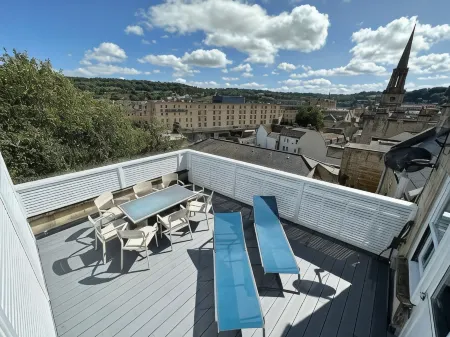The Roof Terrace Maisonette - City Centre Отели рядом с достопримечательностью «Университет Бат»