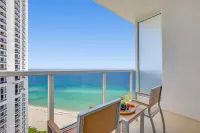 Ocean View and Access to Community Pool - Luxurious Beachfront Haven فنادق في صني آيلز بيتش