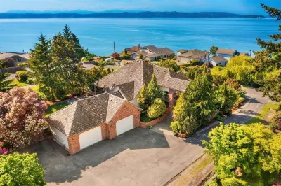 Direct Beach Access and Mountain Views - Stunning Coastal Escape Hotels near Ferris Wheel