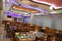 Hotel Dhanraj Palace